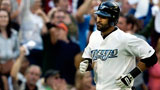 Jose Bautista obh mety pot, co odplil Grand Slam v utkn s Clevelandem