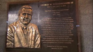 Plaketa George Michaela Steinbrennera v Monument Parku