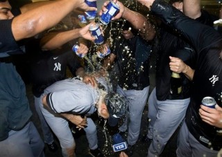 Pivo teklo v kabin Yankees proudem