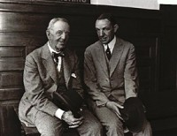 Charles Comiskey a Bill Veeck (prezident Cubs) 1920